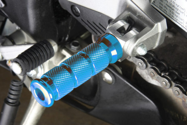 BikeTek Alloy Round Sports Footpegs Yamaha Pillion Blue